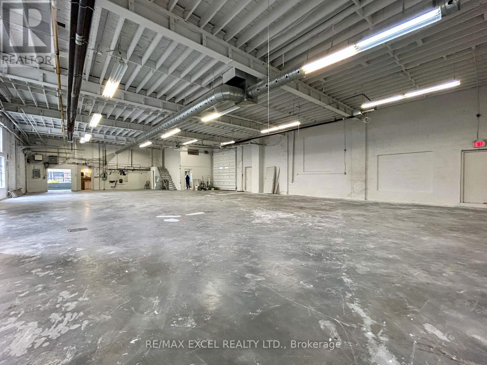 31 MILFORD AVENUE Image 13