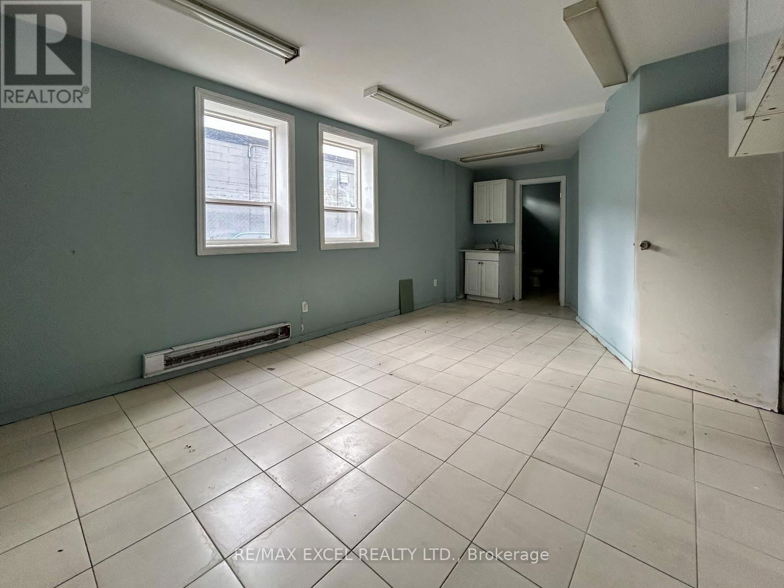 31 MILFORD AVENUE Image 17
