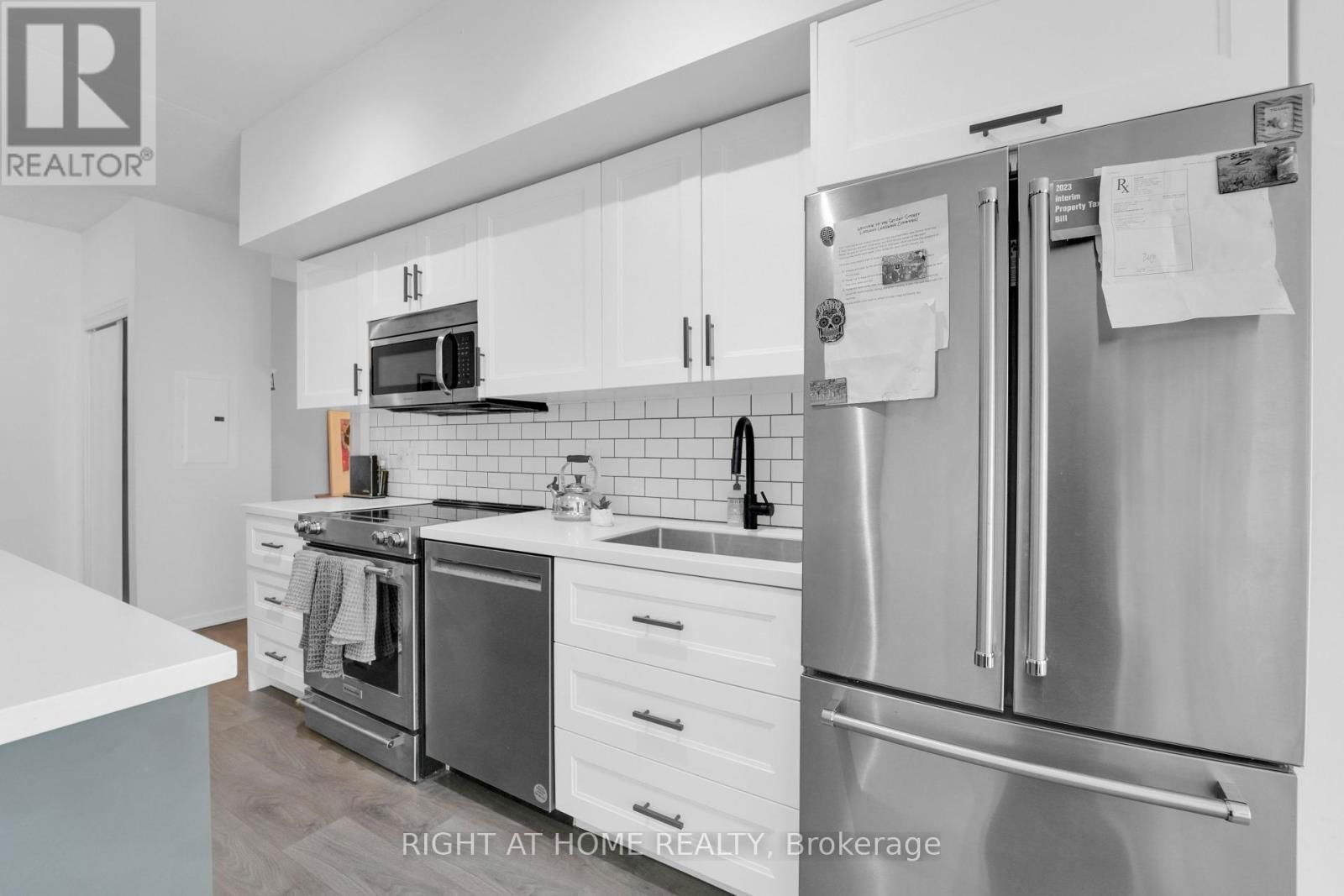 1414 - 105 THE QUEENSWAY Image 7