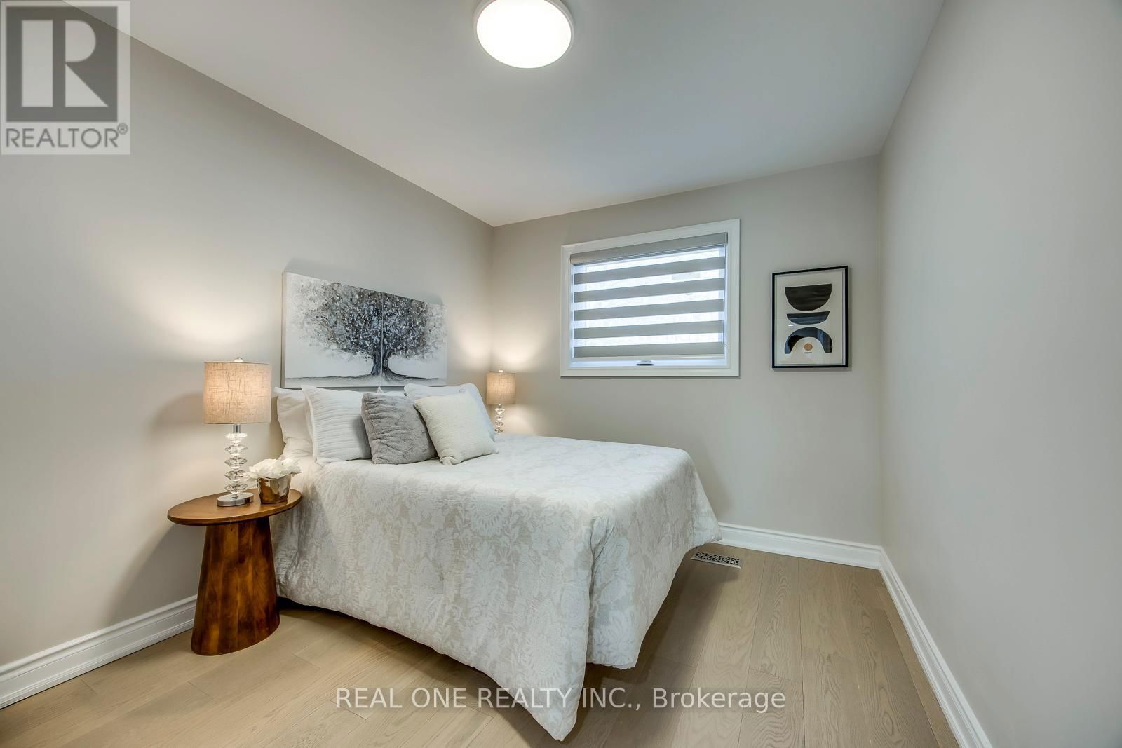3379 OAKGLADE CRESCENT Image 10