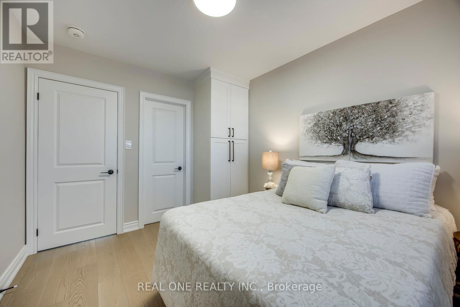 3379 OAKGLADE CRESCENT Image 11