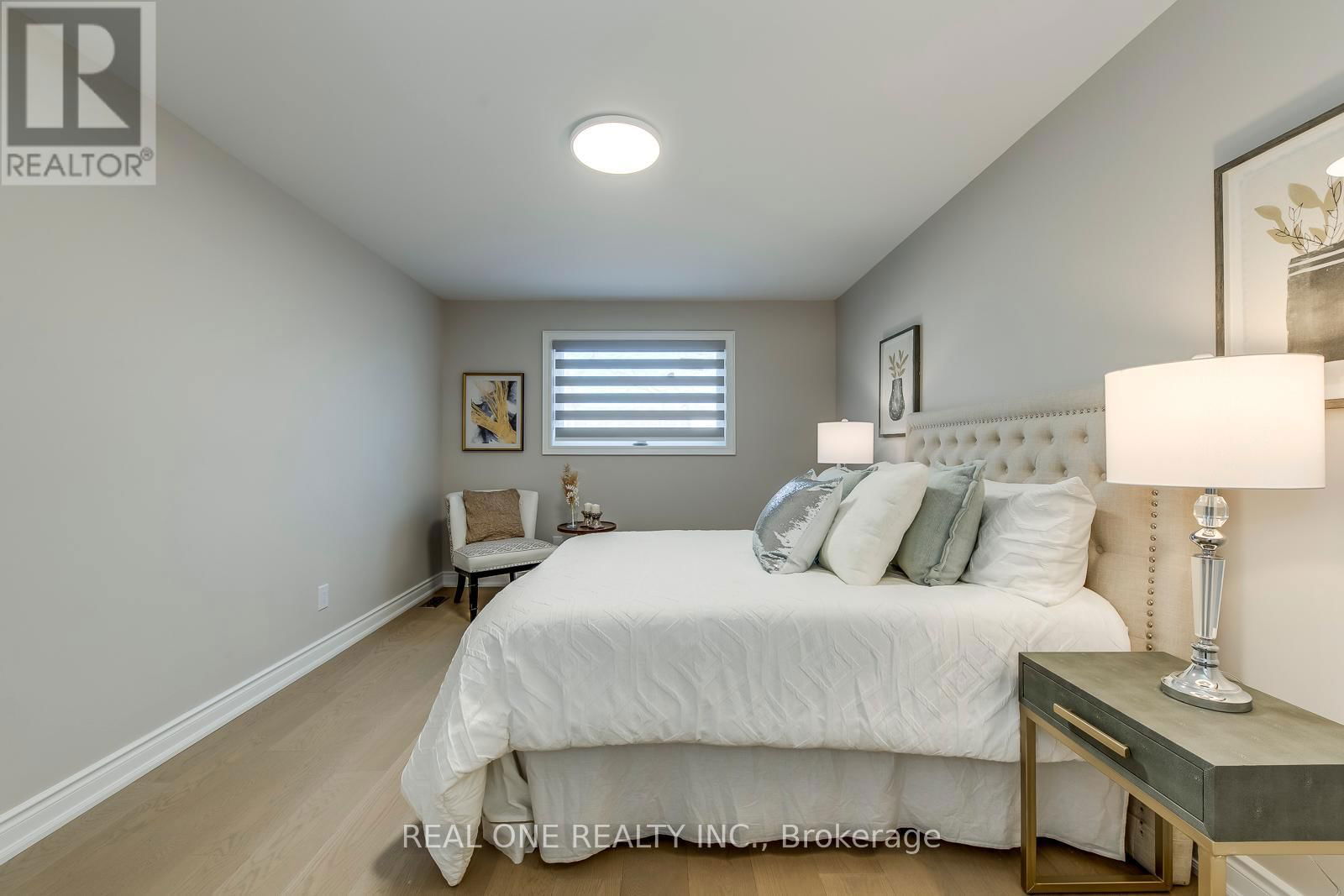 3379 OAKGLADE CRESCENT Image 14