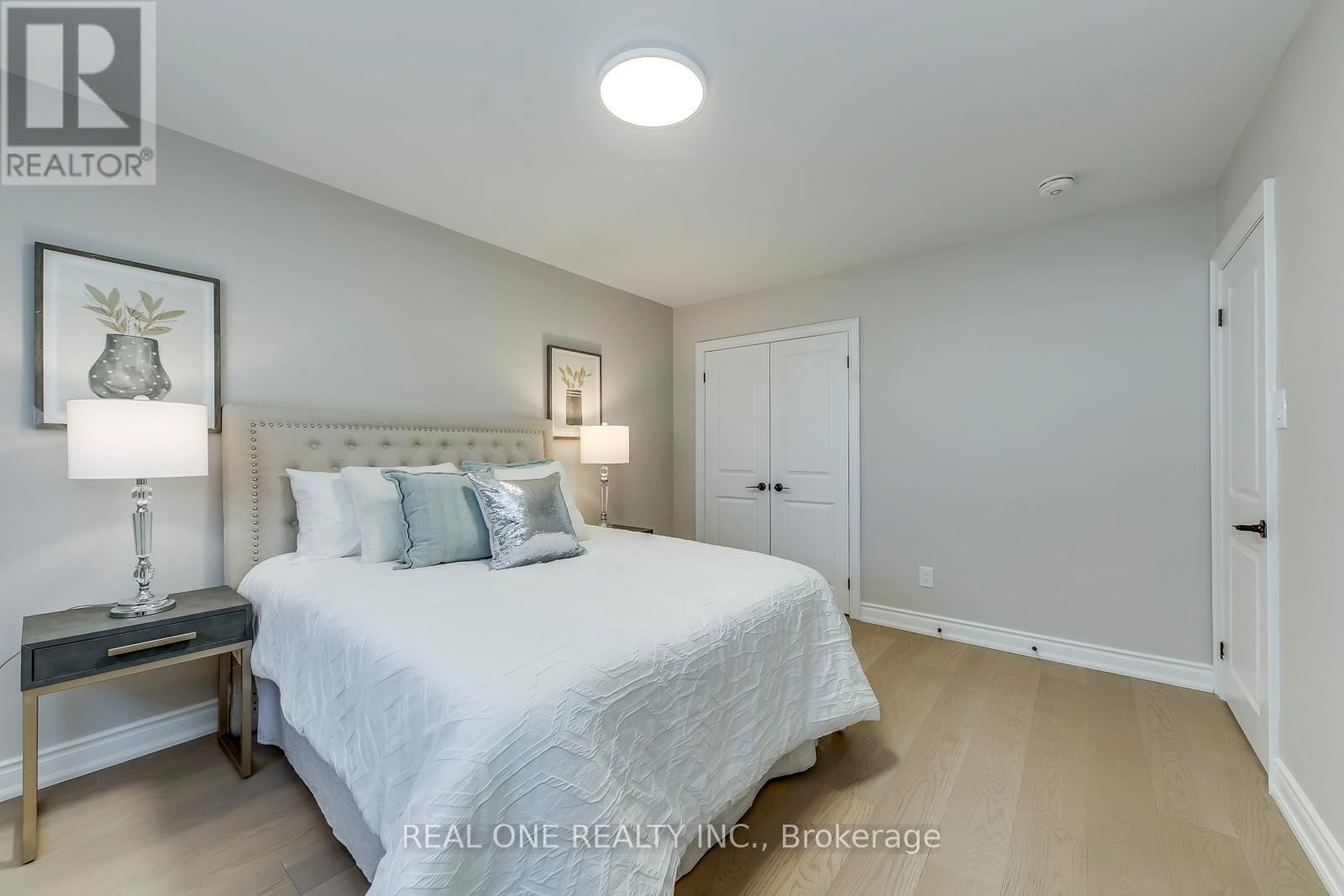 3379 OAKGLADE CRESCENT Image 15