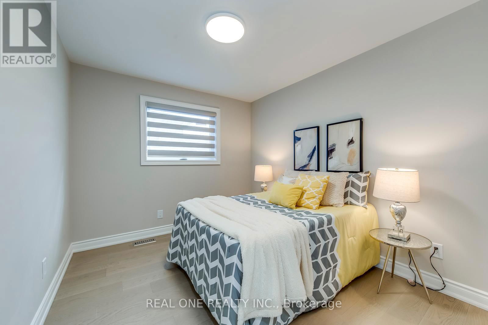 3379 OAKGLADE CRESCENT Image 16