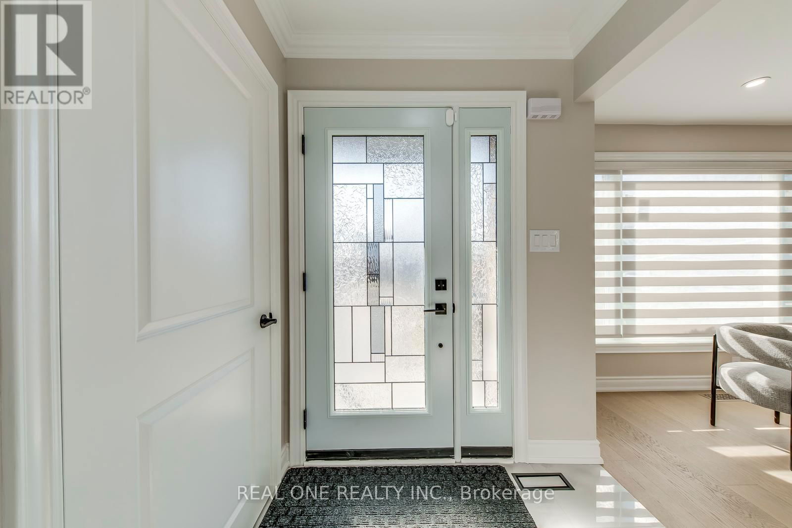 3379 OAKGLADE CRESCENT Image 2