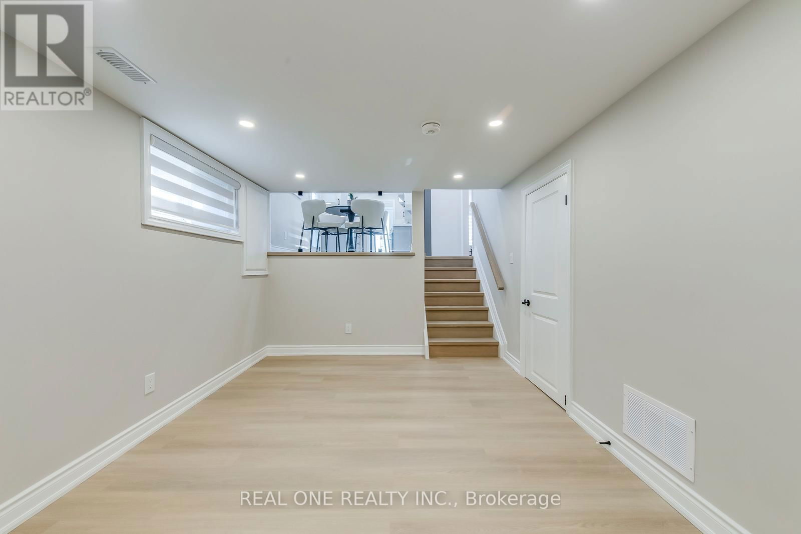 3379 OAKGLADE CRESCENT Image 20