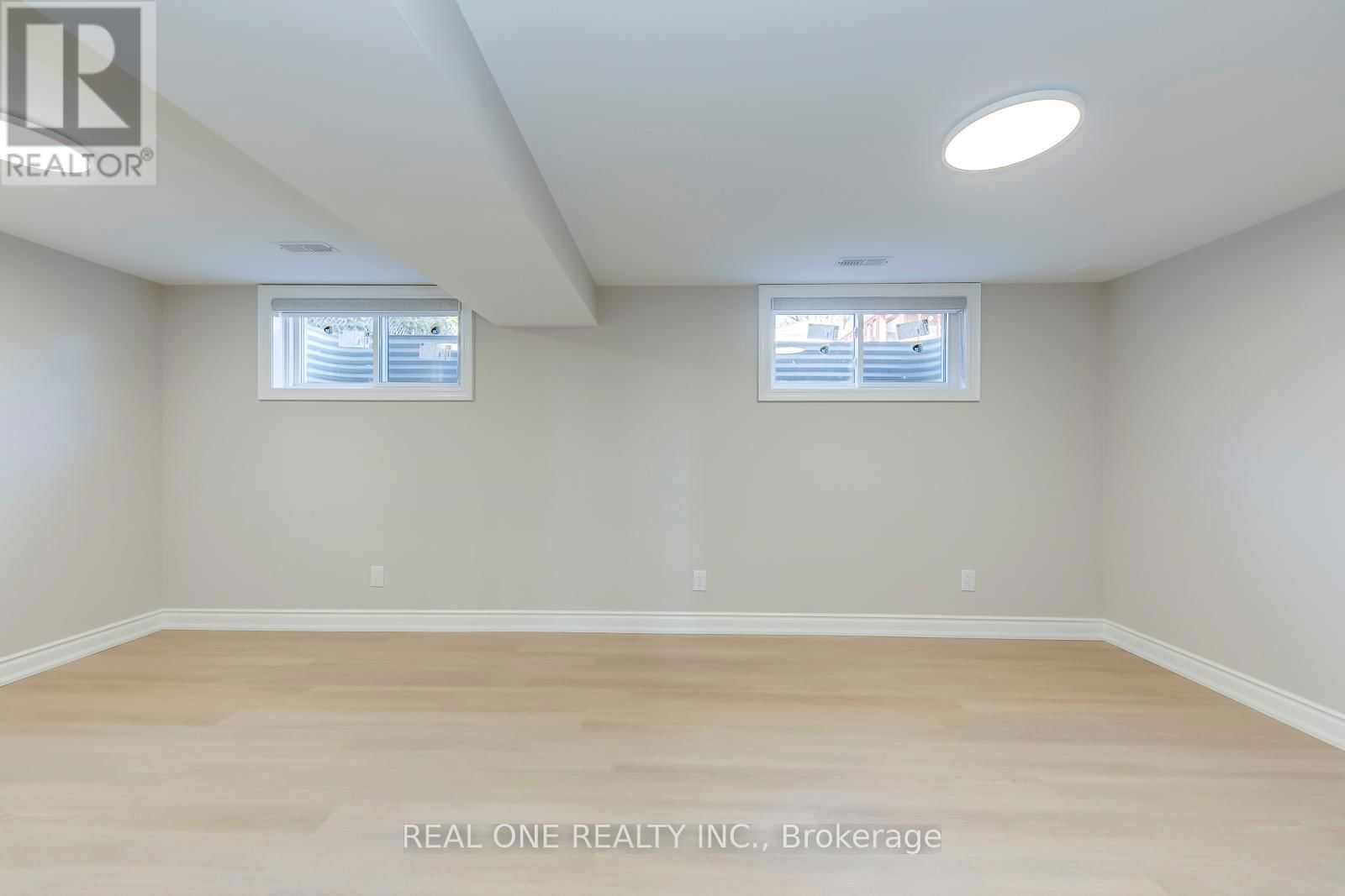 3379 OAKGLADE CRESCENT Image 21