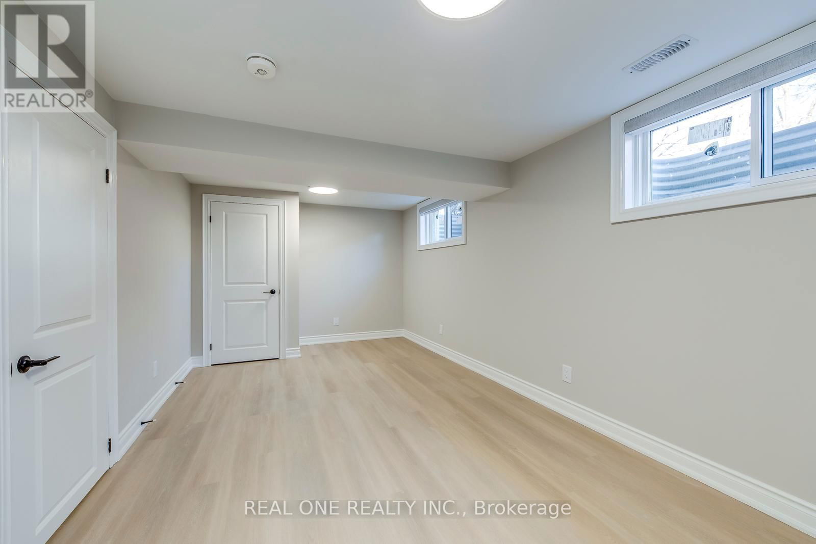 3379 OAKGLADE CRESCENT Image 22
