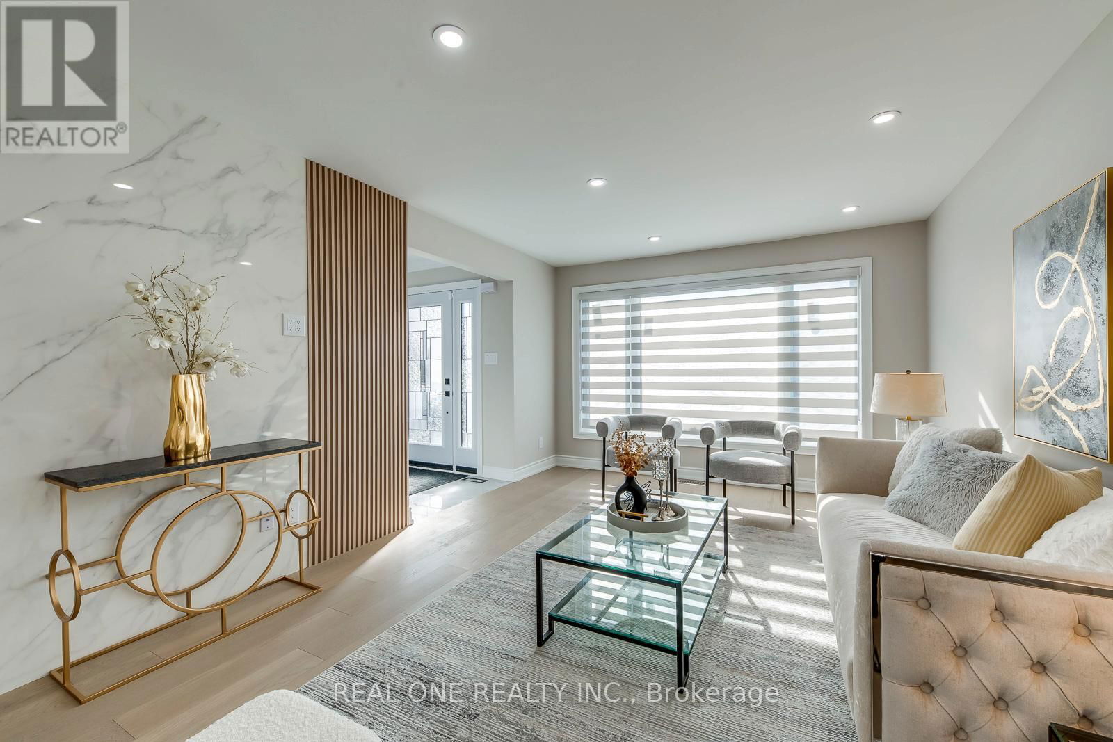 3379 OAKGLADE CRESCENT Image 3