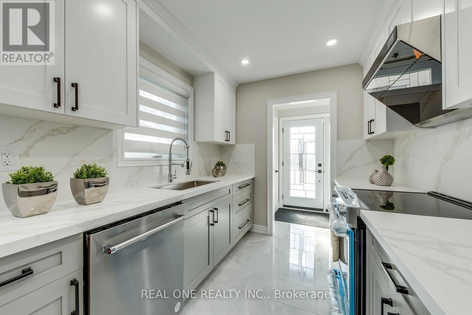3379 OAKGLADE CRESCENT Image 7