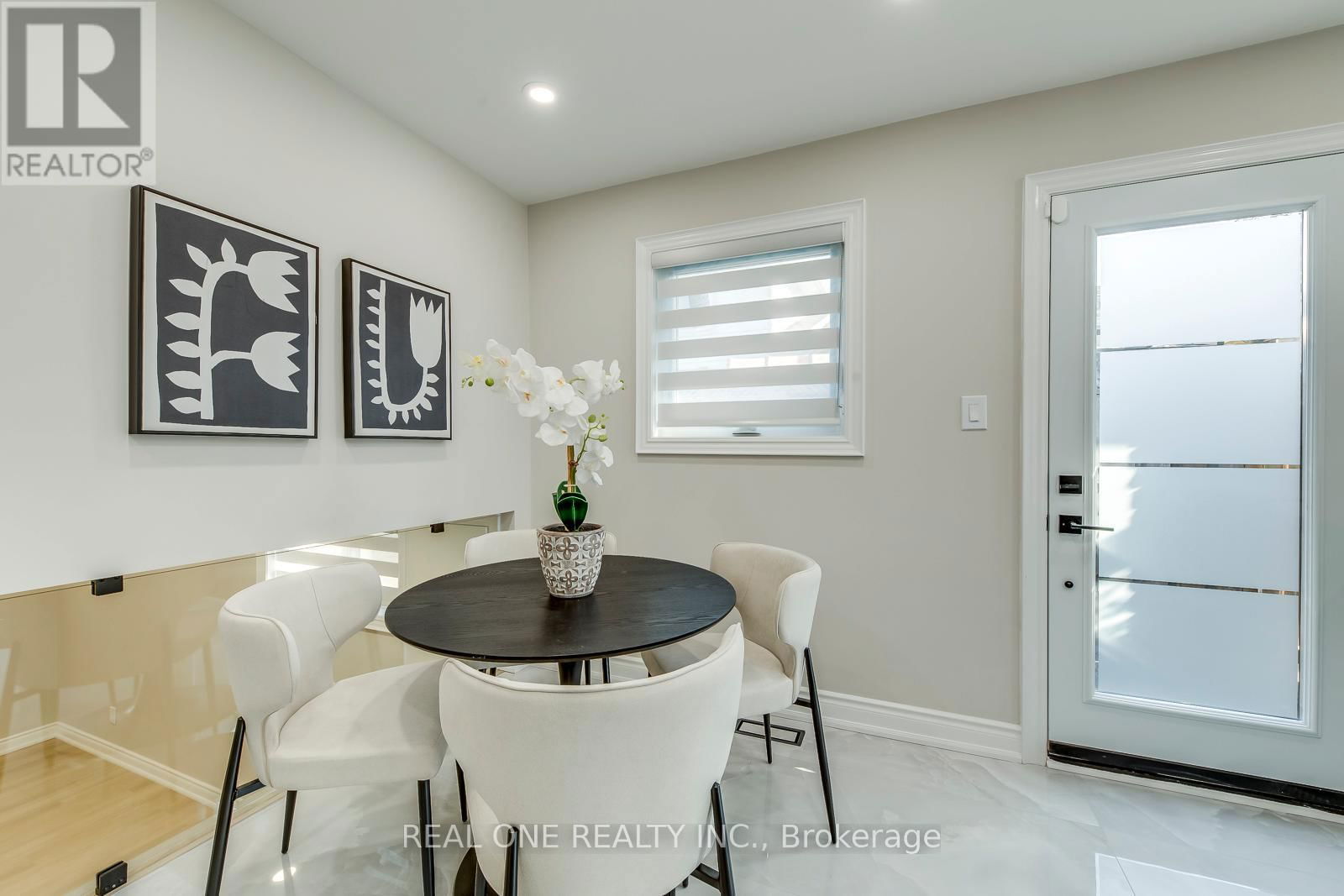 3379 OAKGLADE CRESCENT Image 9