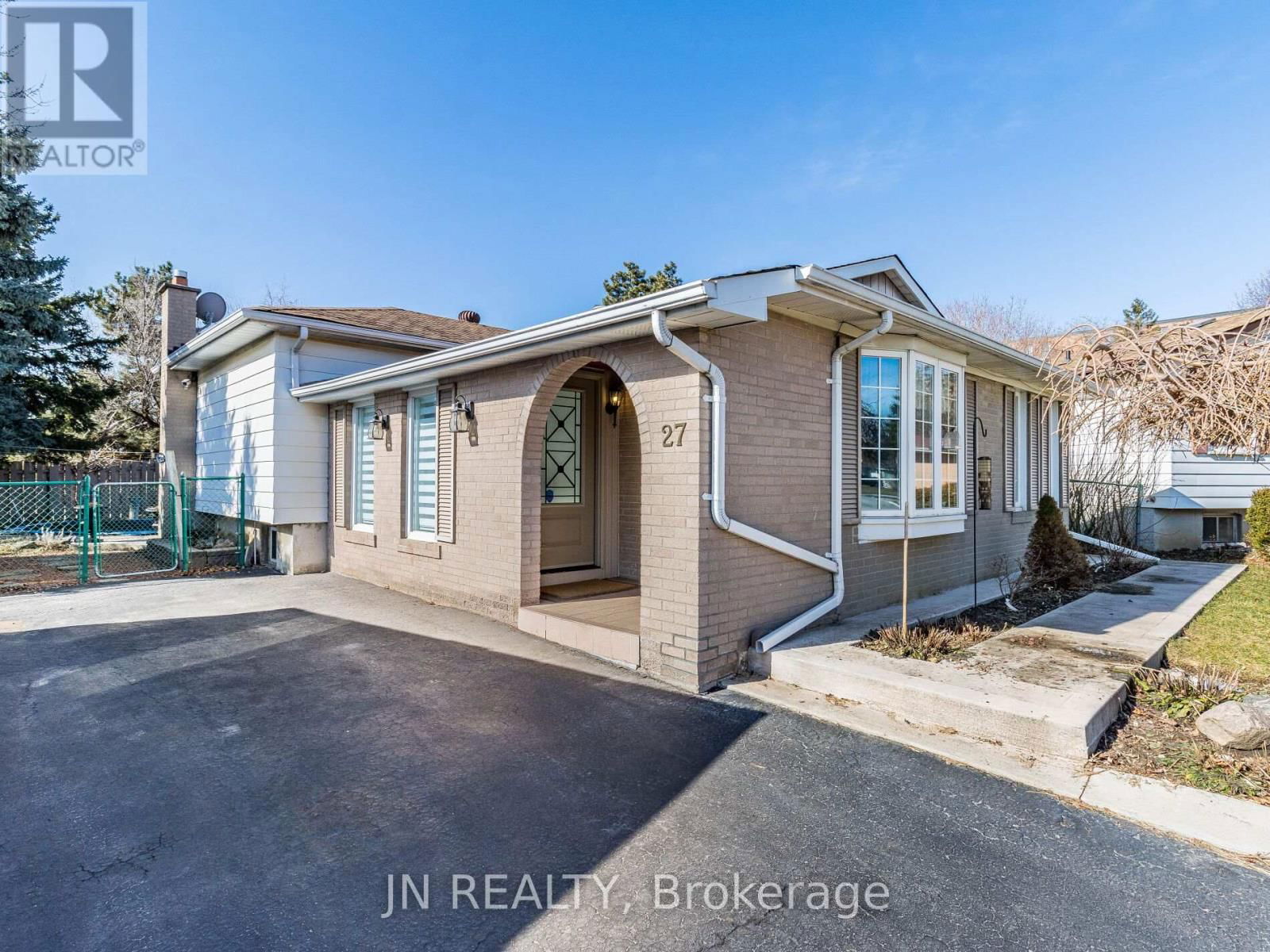 27 FINCHLEY CRESCENT Image 1