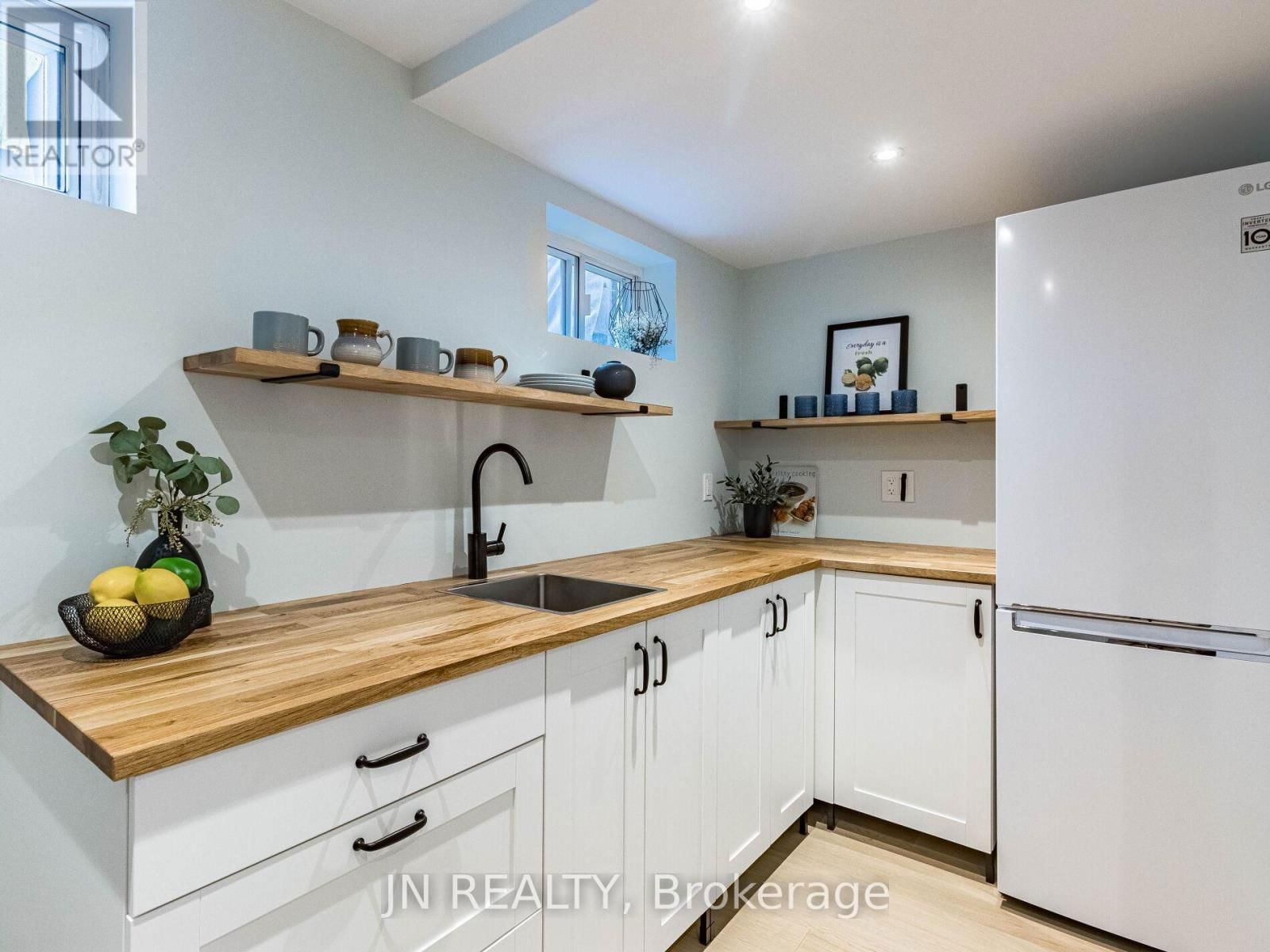 27 FINCHLEY CRESCENT Image 30
