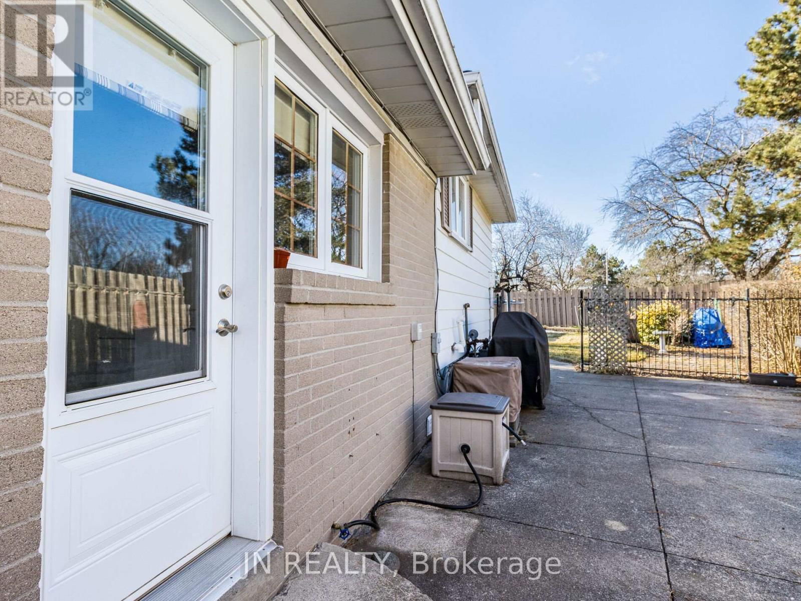 27 FINCHLEY CRESCENT Image 39