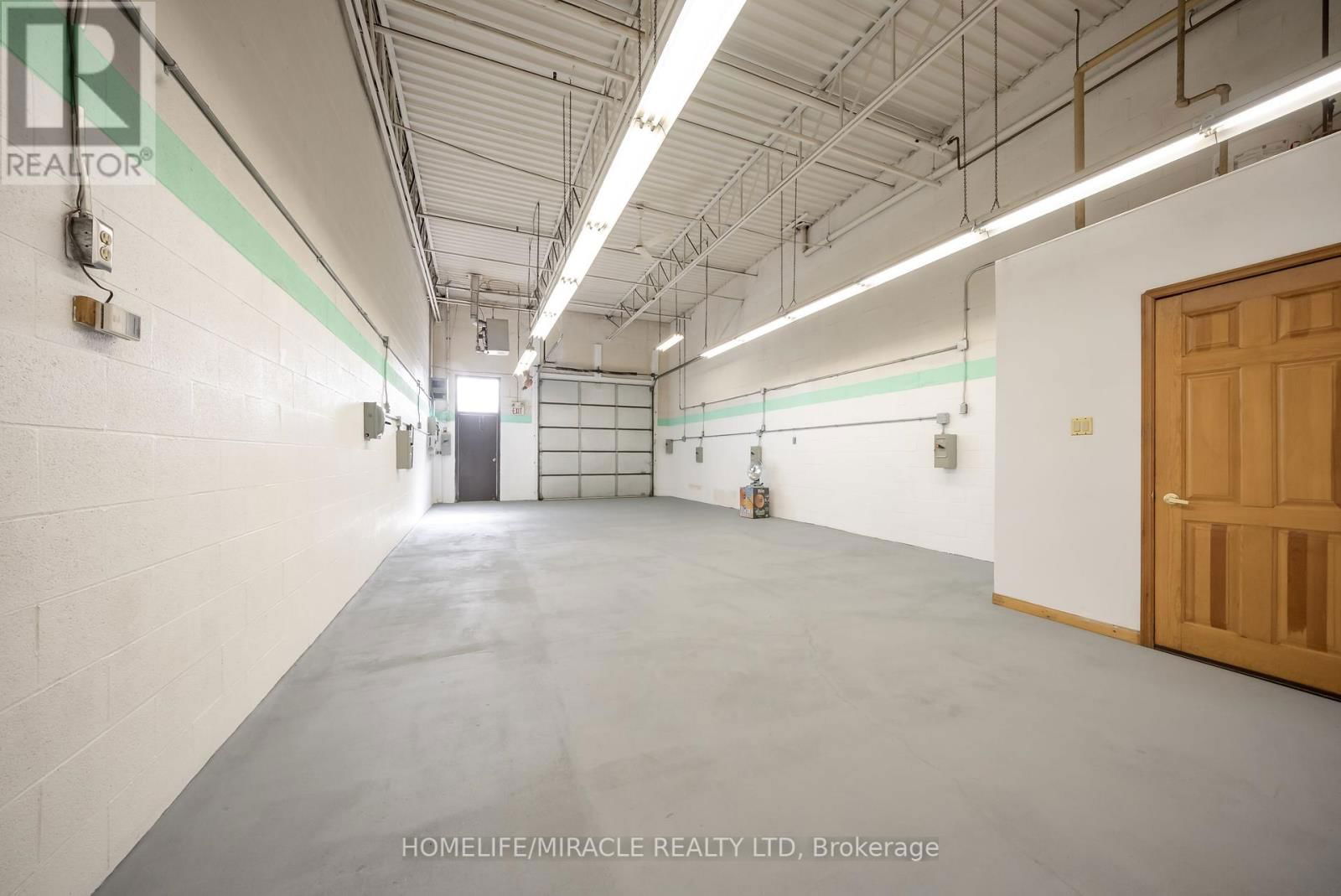 22 - 18 REGAN ROAD Image 10