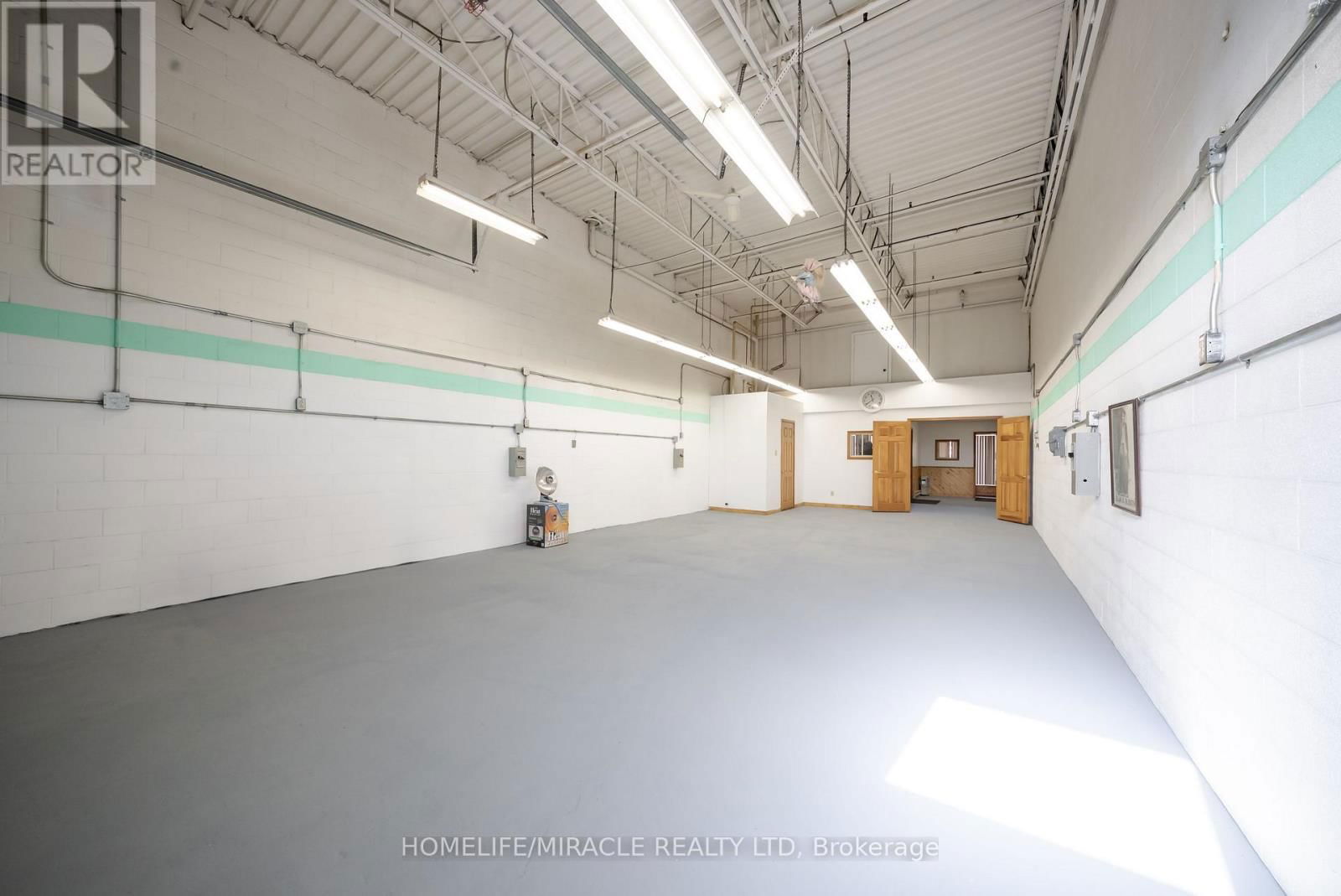 22 - 18 REGAN ROAD Image 11