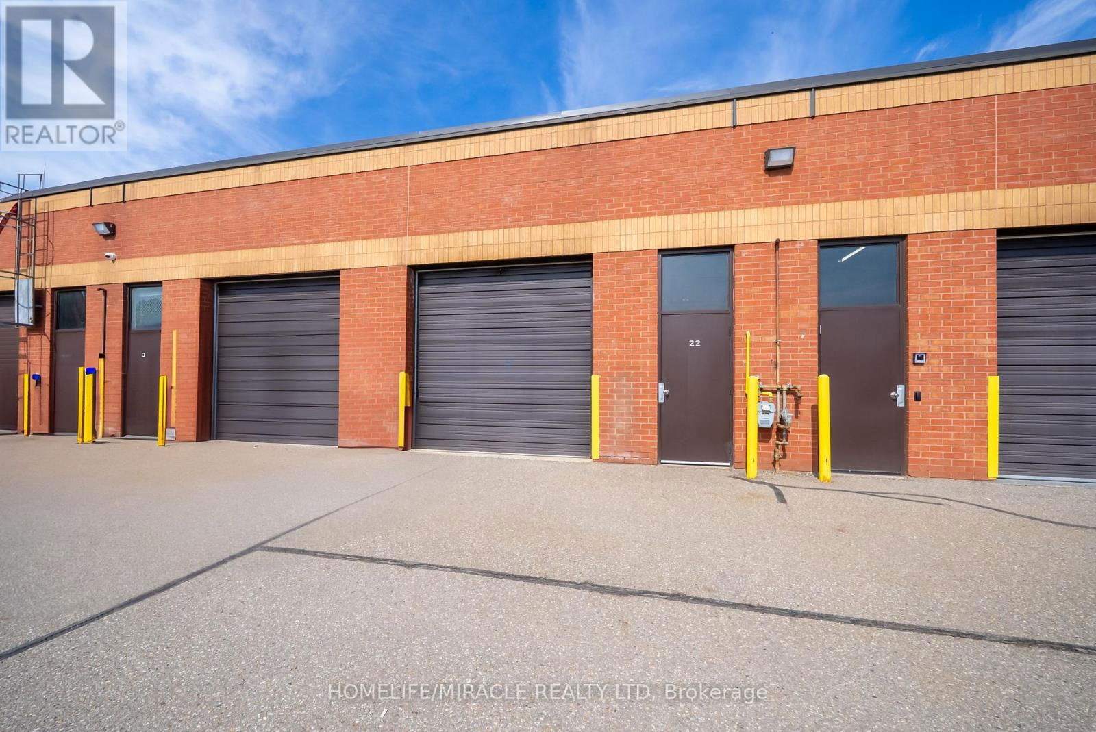 22 - 18 REGAN ROAD Image 2