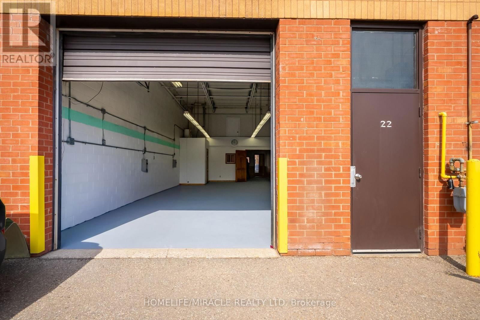 22 - 18 REGAN ROAD Image 3