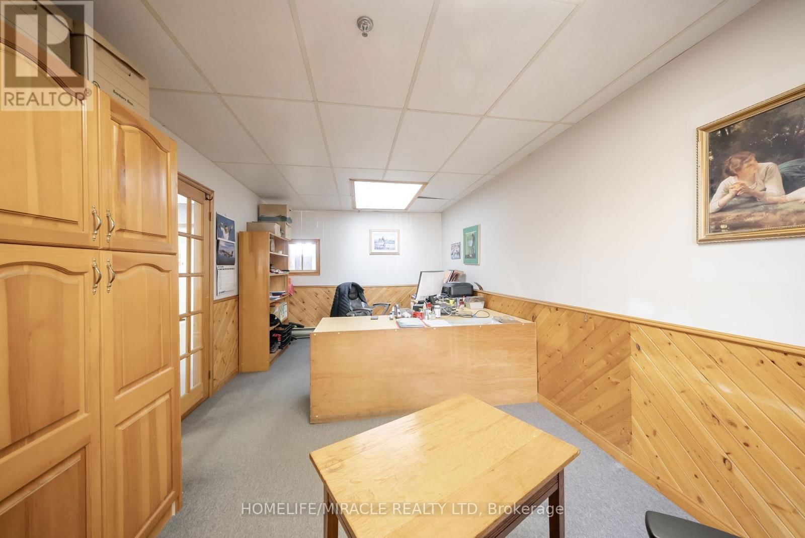 22 - 18 REGAN ROAD Image 4