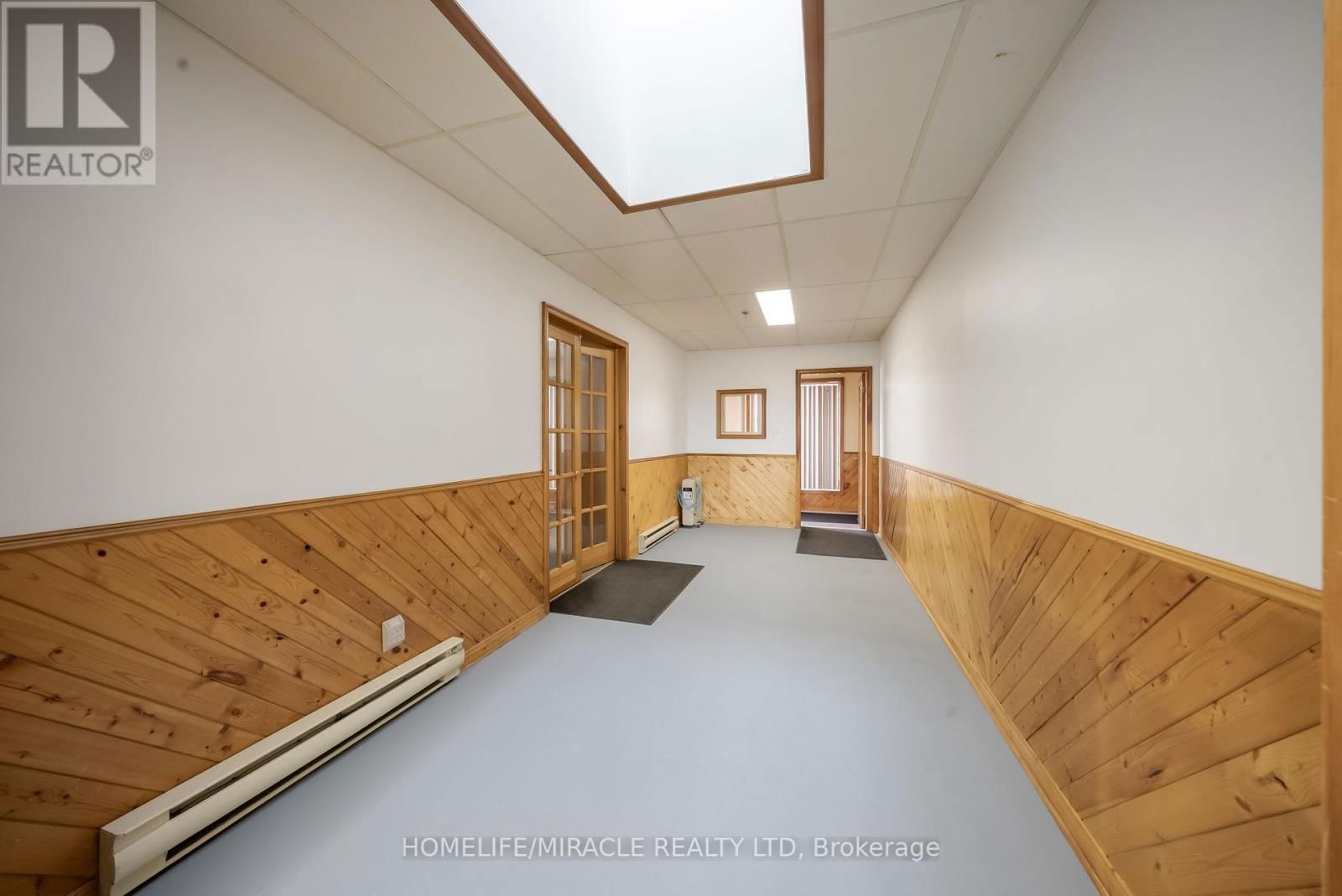 22 - 18 REGAN ROAD Image 6