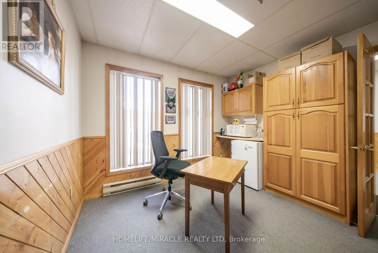 22 - 18 REGAN ROAD Image 7