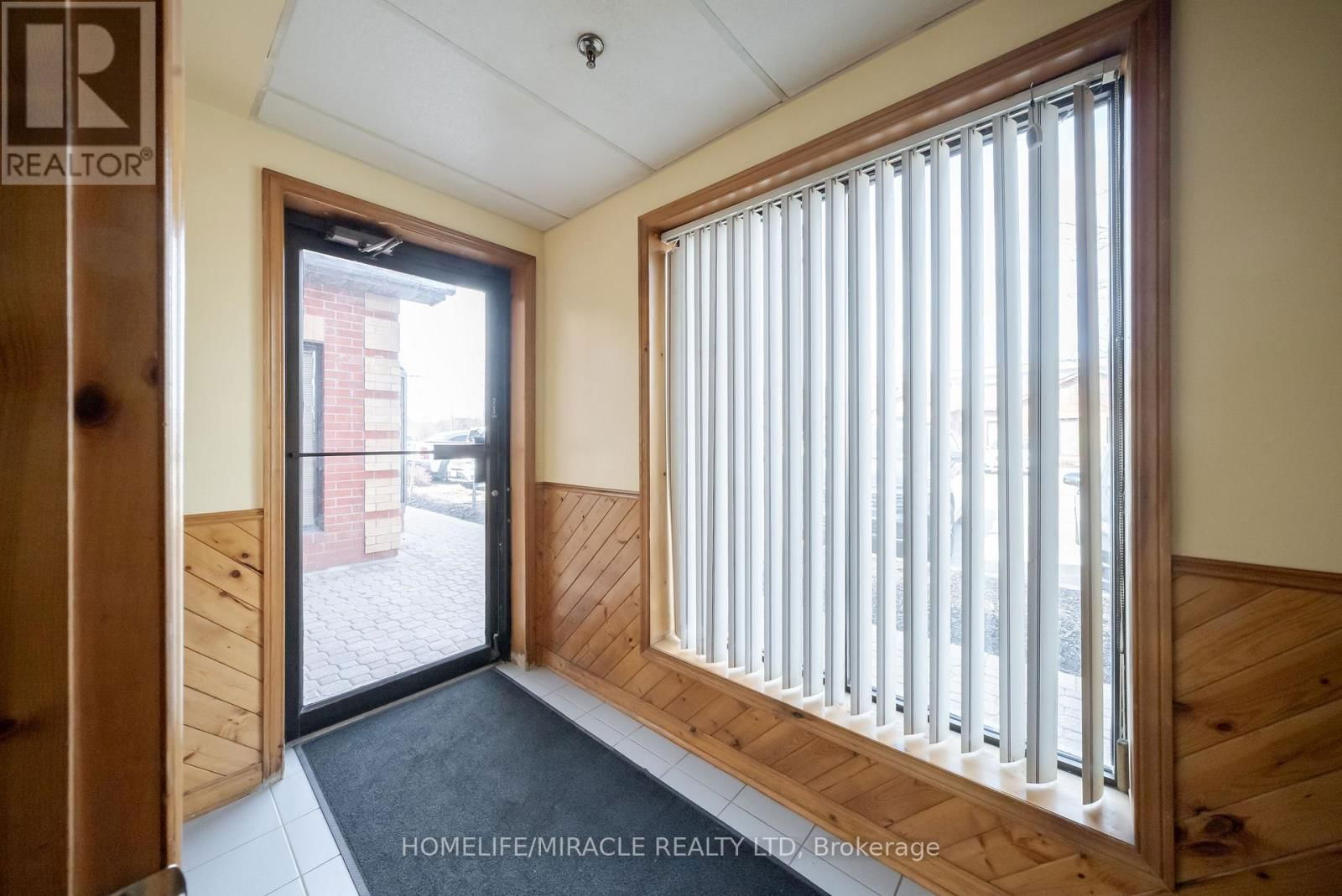 22 - 18 REGAN ROAD Image 9
