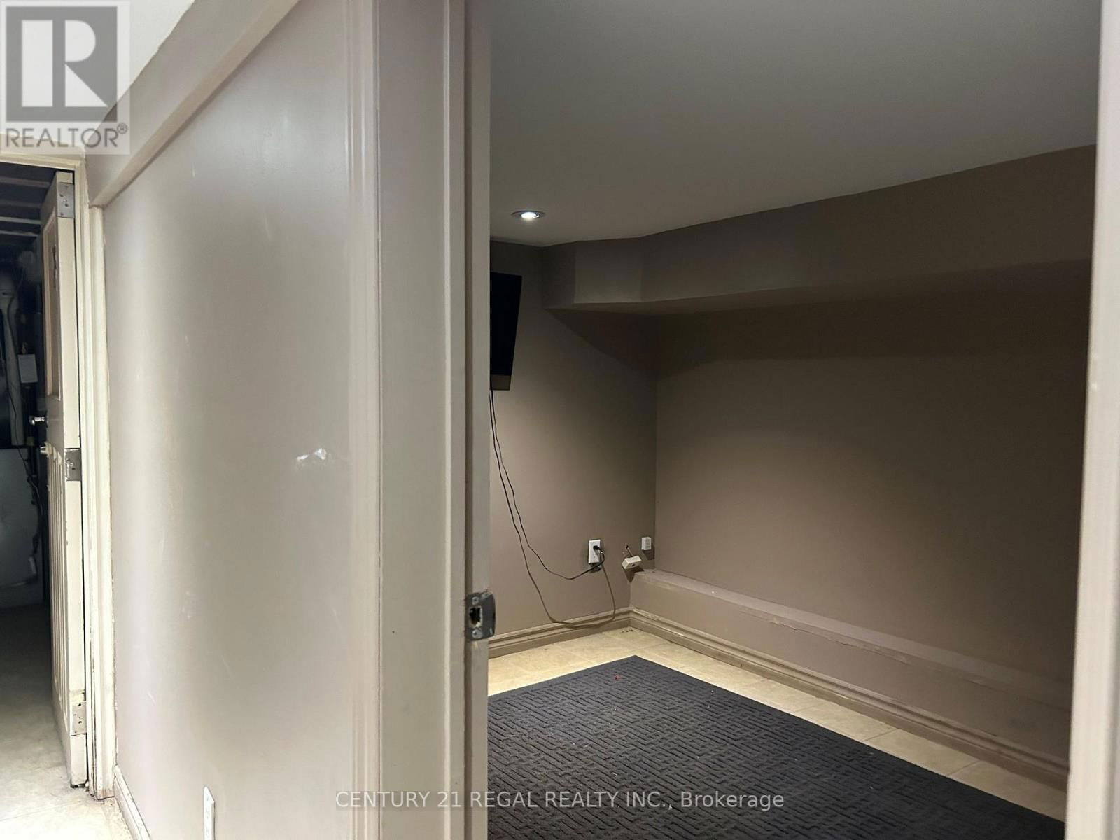 3409 LAKE SHORE BOULEVARD WEST Image 11
