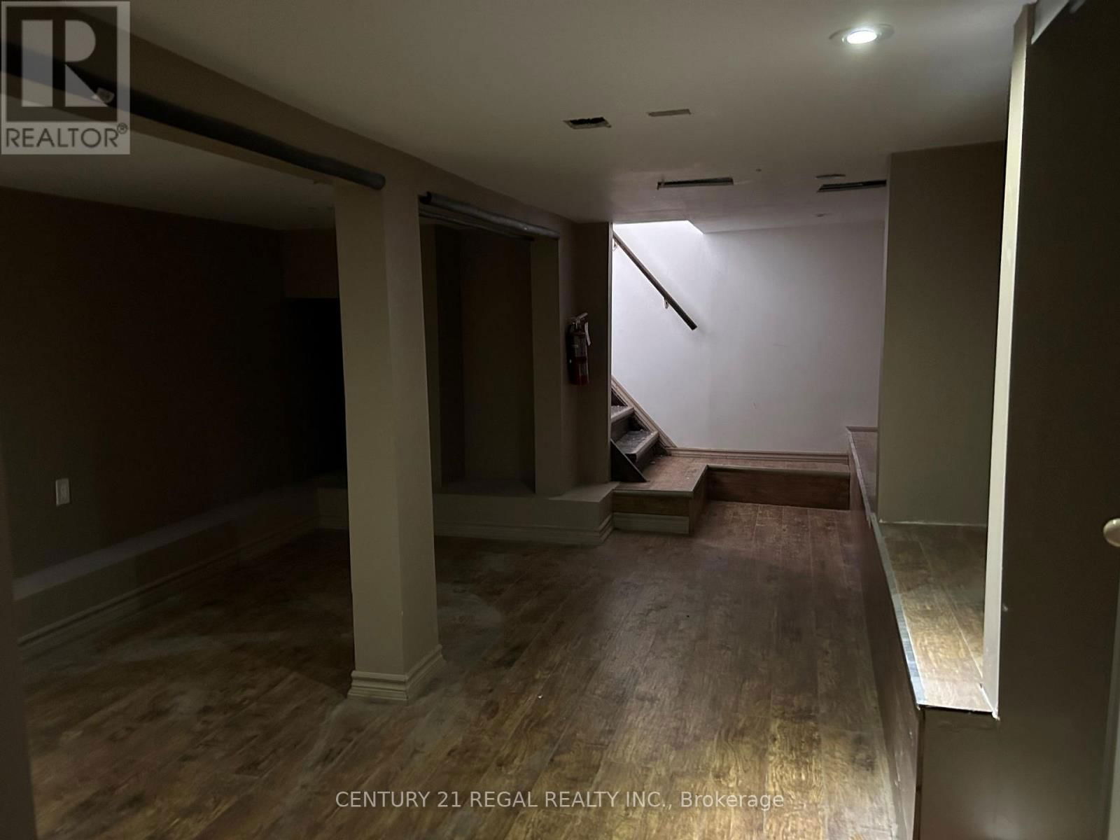 3409 LAKE SHORE BOULEVARD WEST Image 9