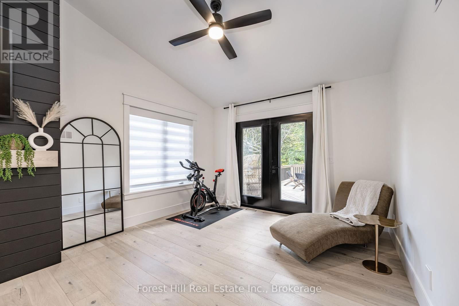 2560 2 SIDE ROAD Image 17