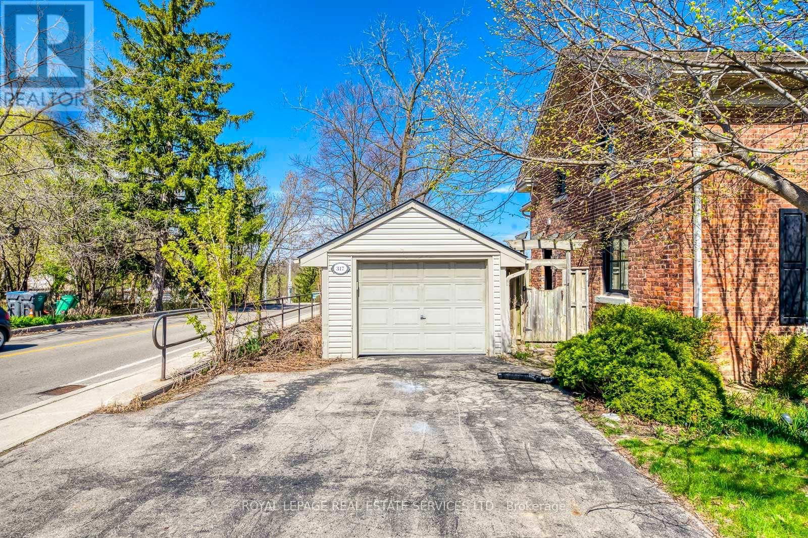 317 QUEEN STREET SOUTH Image 13