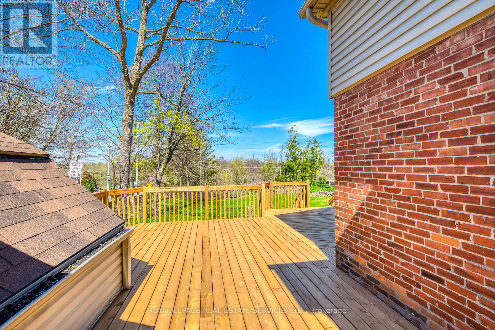 317 QUEEN STREET SOUTH Image 15