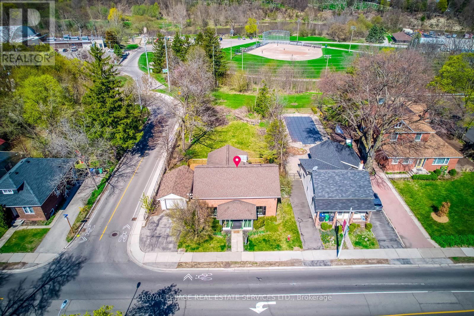 317 QUEEN STREET SOUTH Image 3