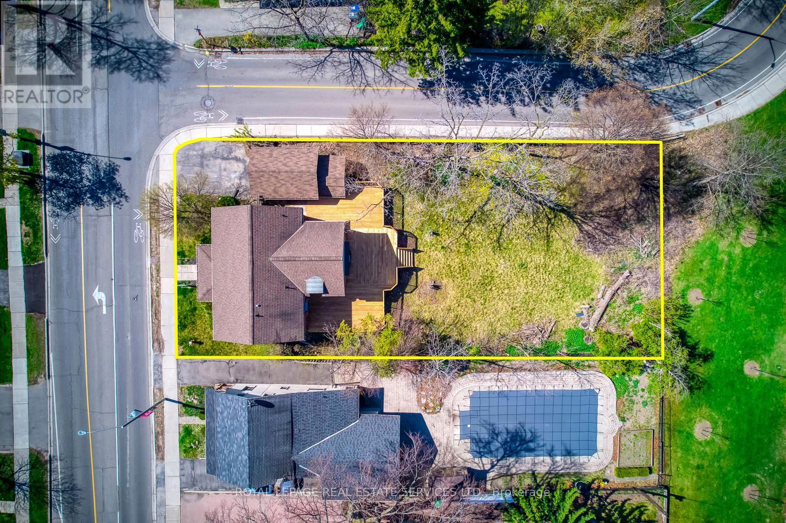 317 QUEEN STREET SOUTH Image 4