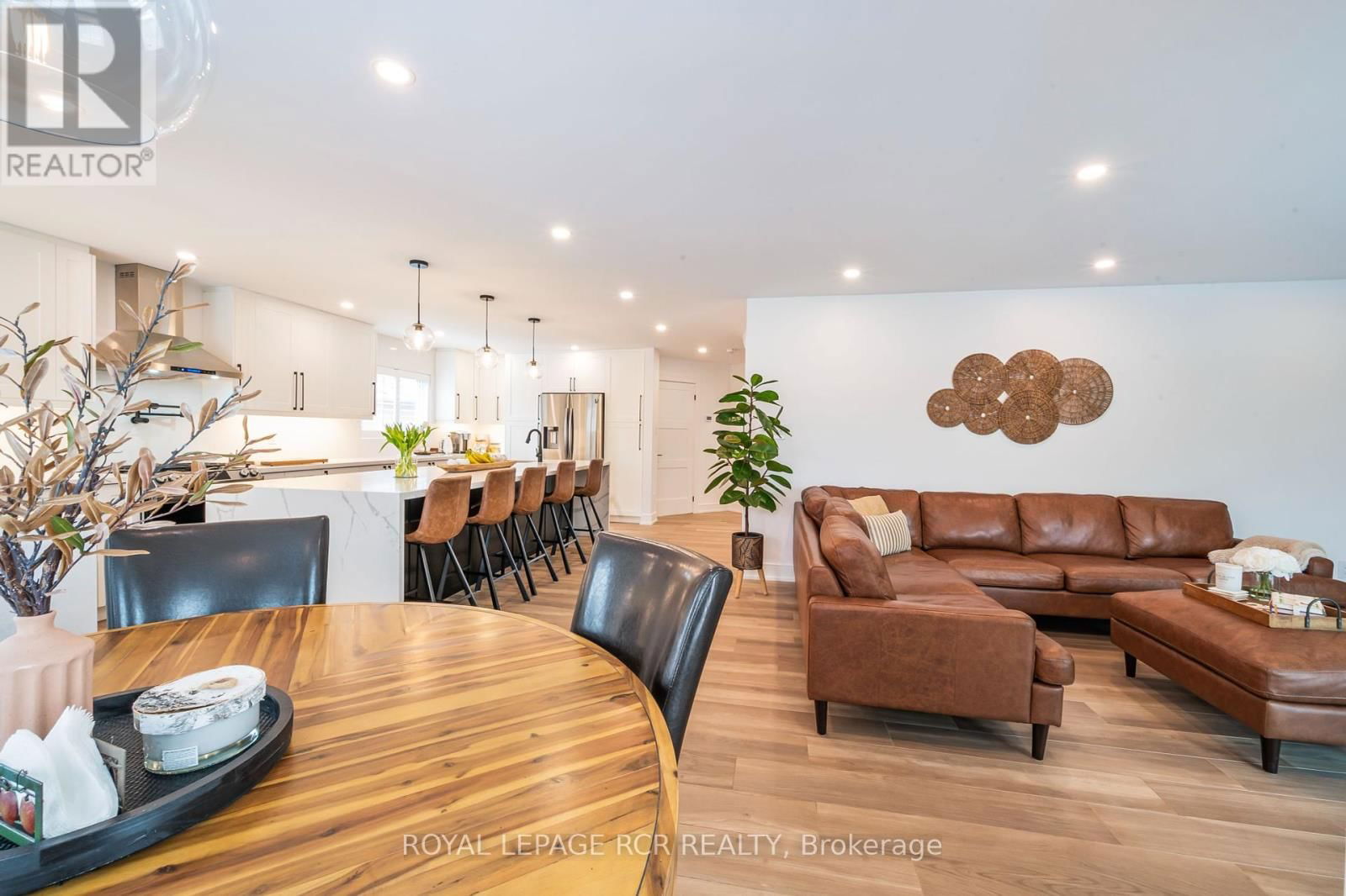 37 HUTTON CRESCENT Image 13