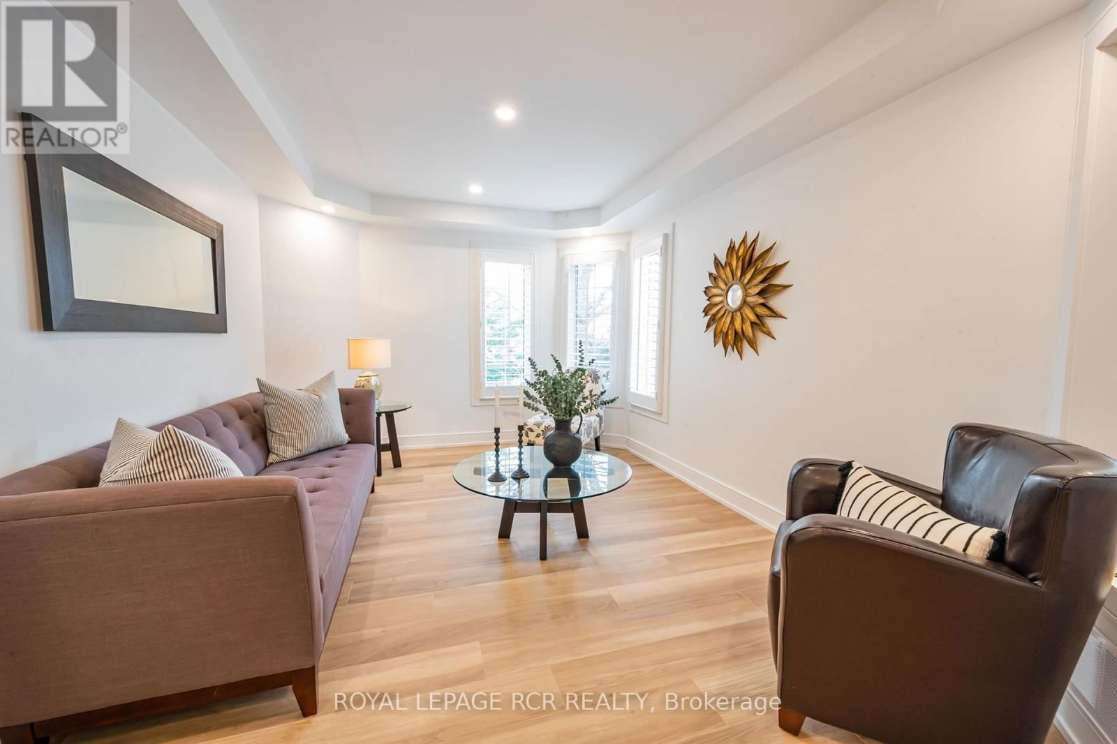 37 HUTTON CRESCENT Image 3