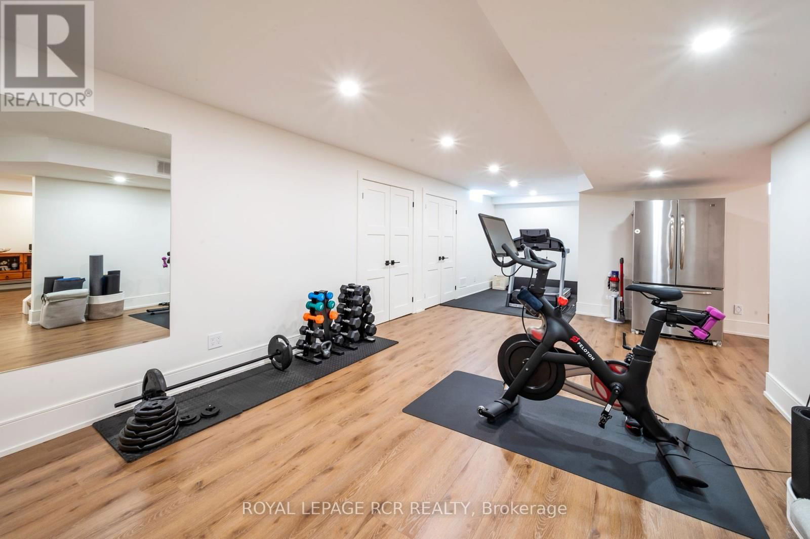 37 HUTTON CRESCENT Image 36