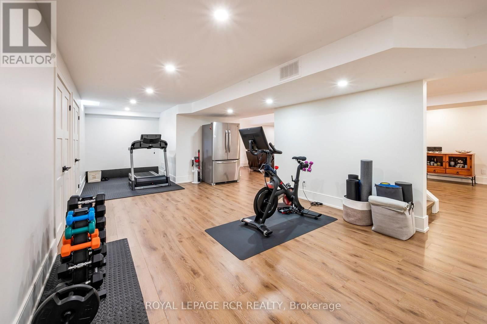 37 HUTTON CRESCENT Image 38