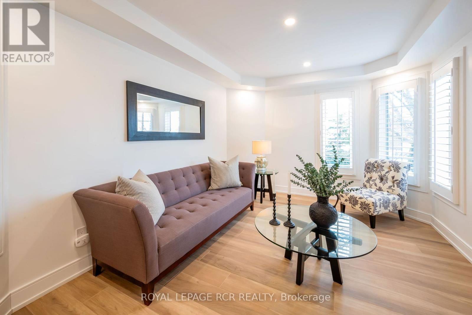37 HUTTON CRESCENT Image 4