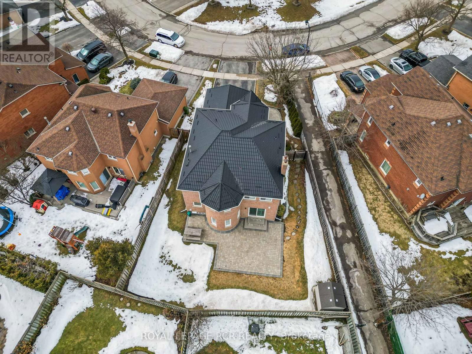 37 HUTTON CRESCENT Image 42