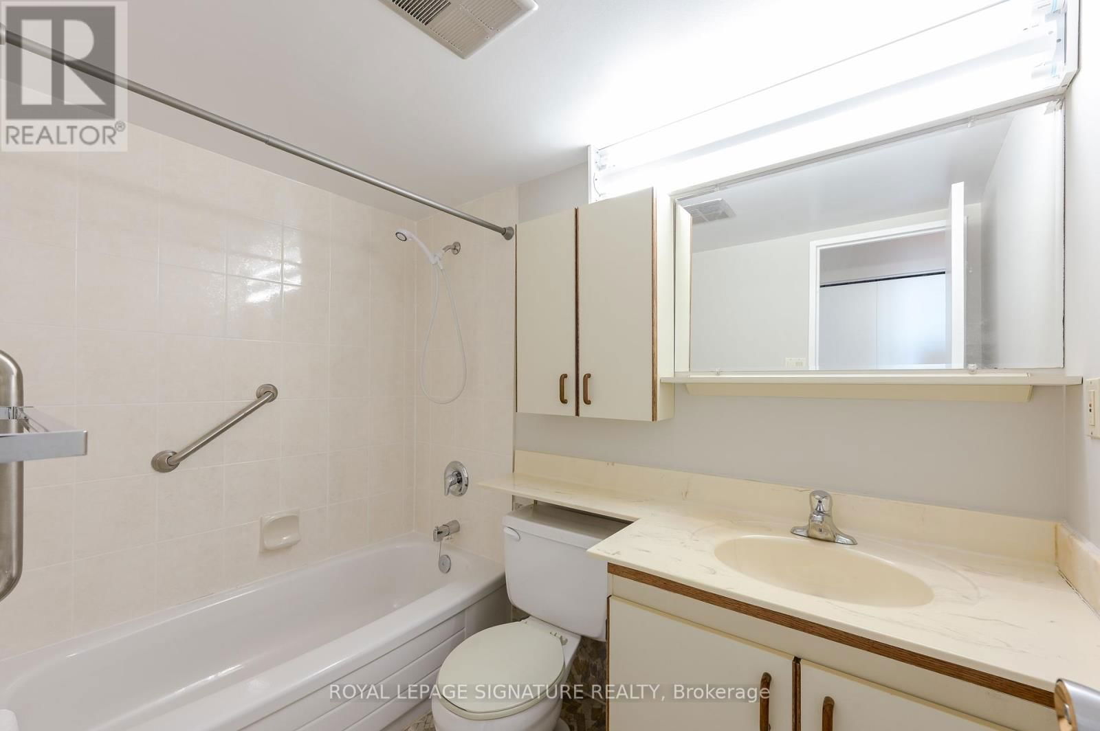 907 - 812 BURNHAMTHORPE ROAD Image 15