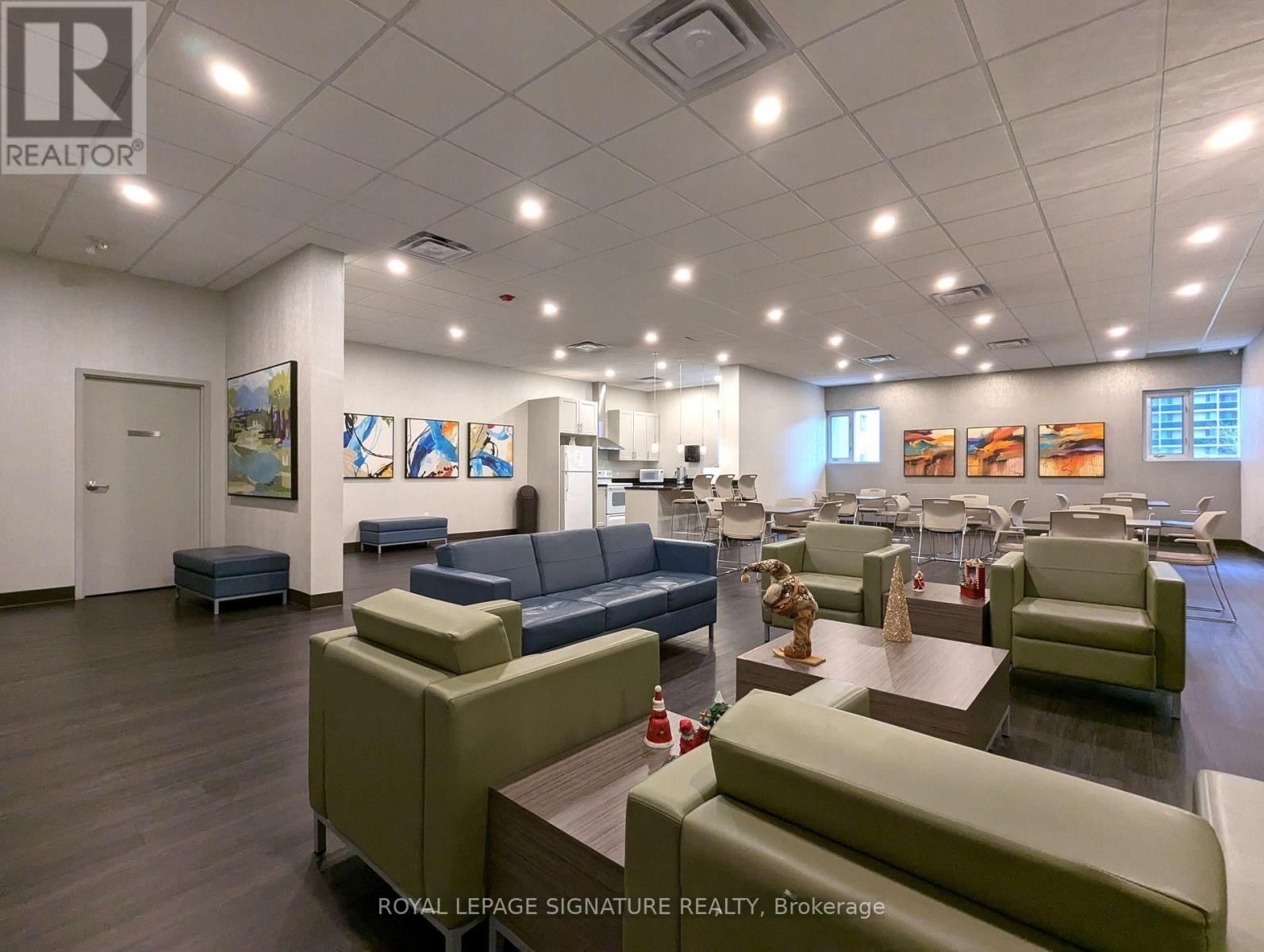 907 - 812 BURNHAMTHORPE ROAD Image 32