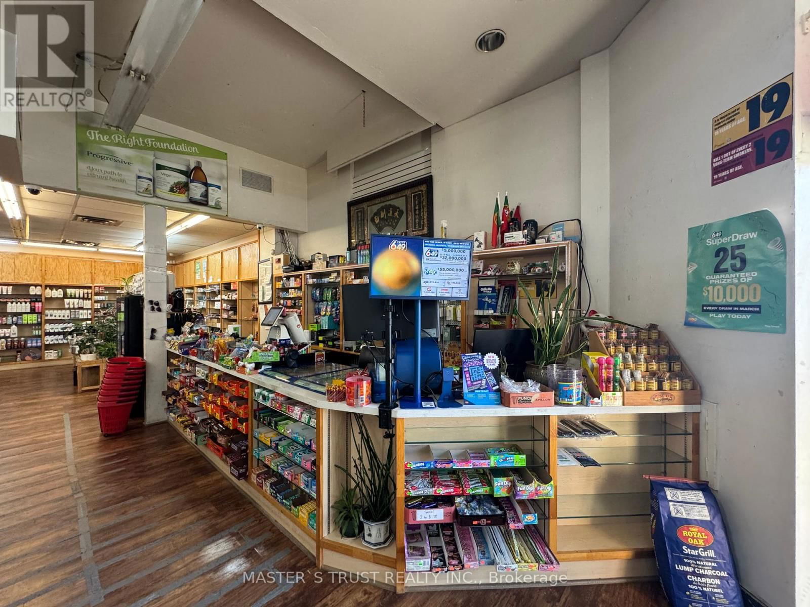 419 ROGERS ROAD Image 10