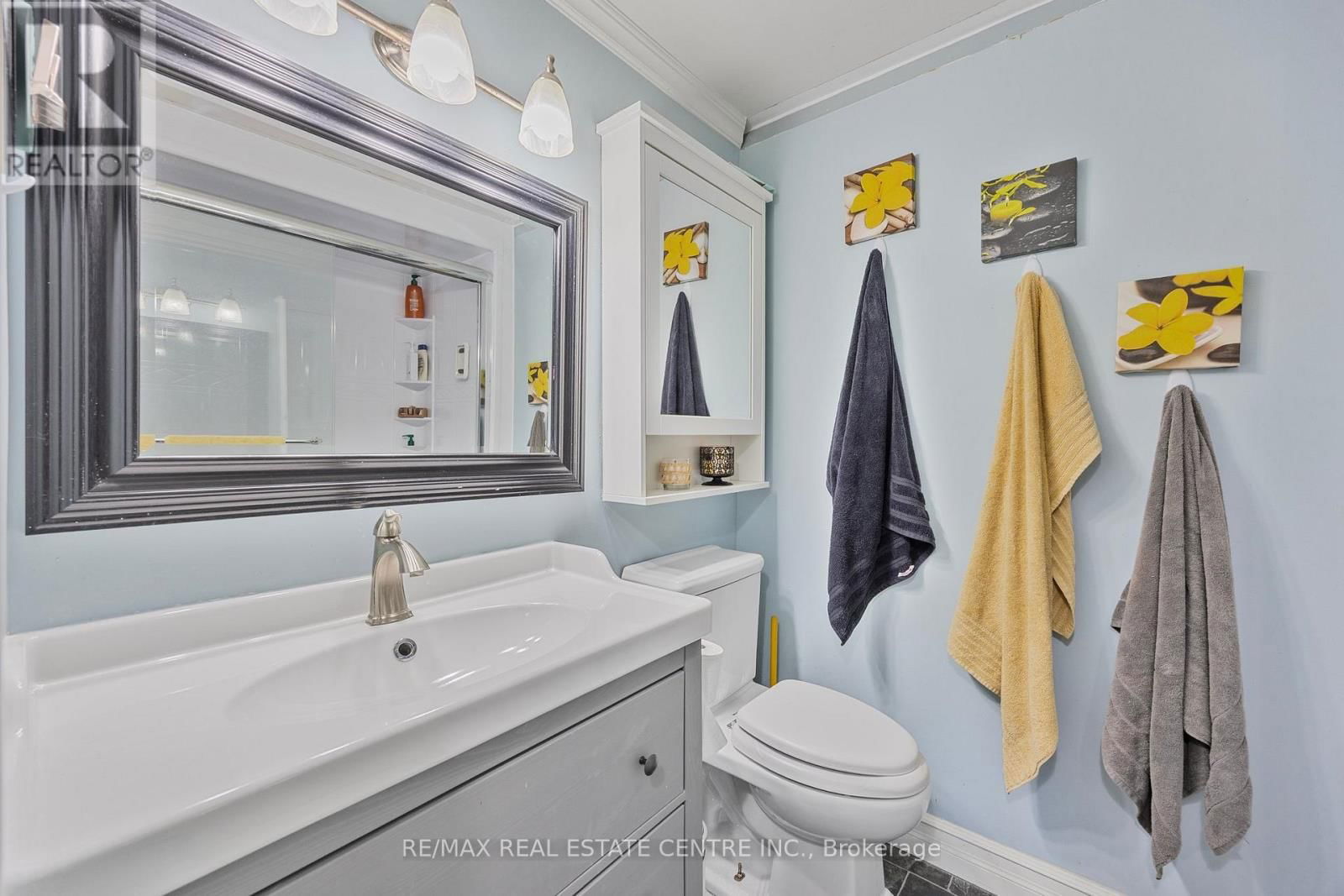 75 MANOR CRESCENT Image 16