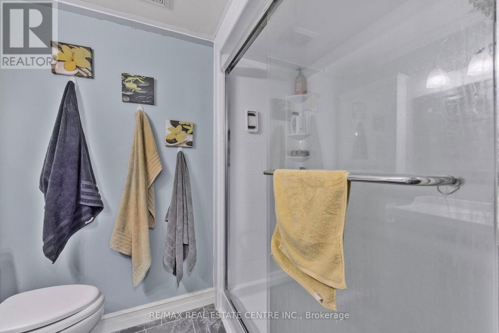 75 MANOR CRESCENT Image 17