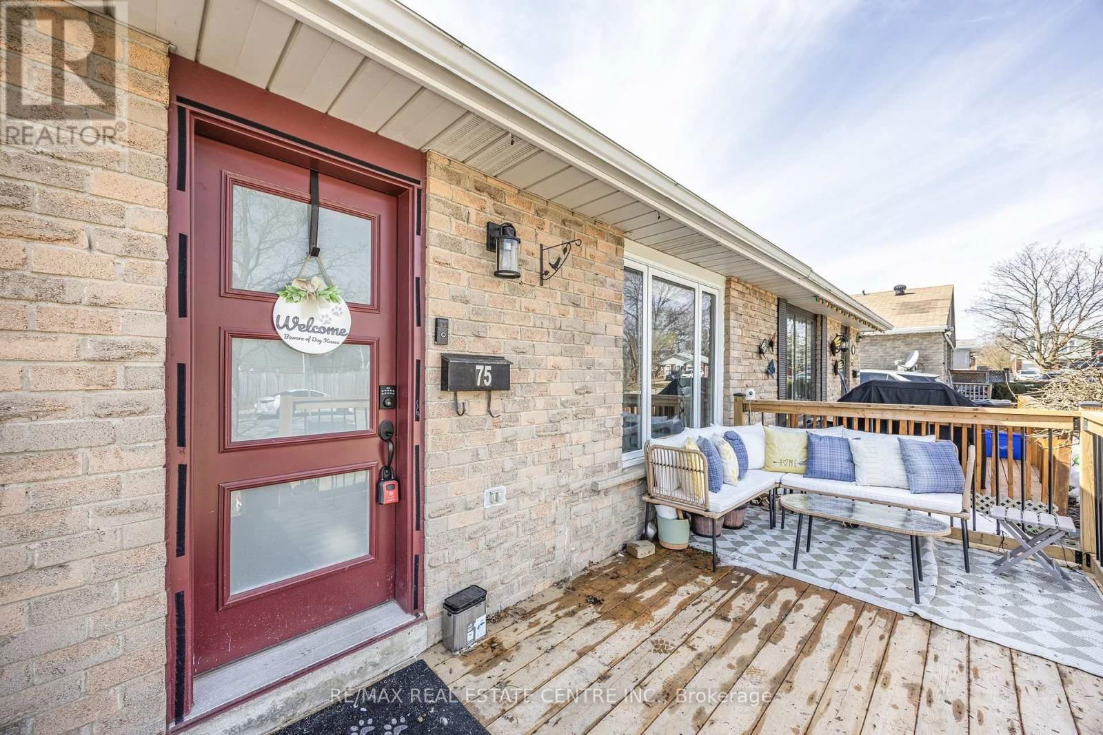 75 MANOR CRESCENT Image 2