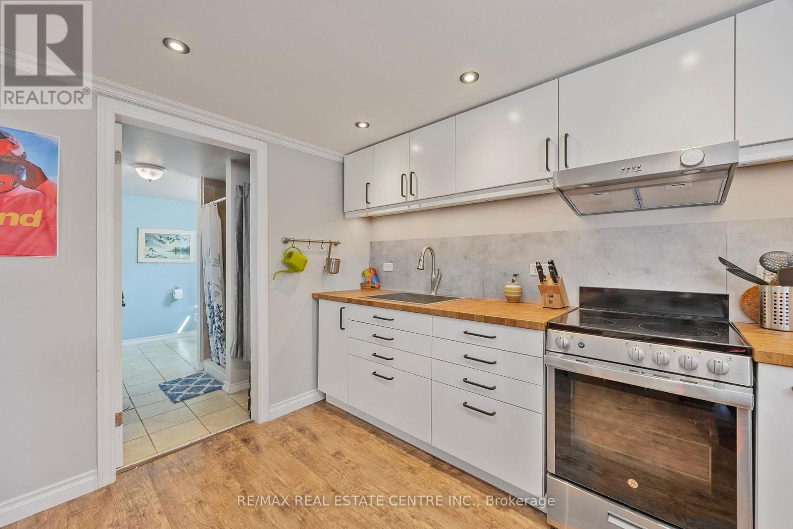 75 MANOR CRESCENT Image 20