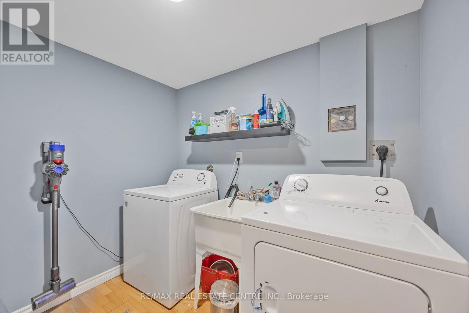 75 MANOR CRESCENT Image 25