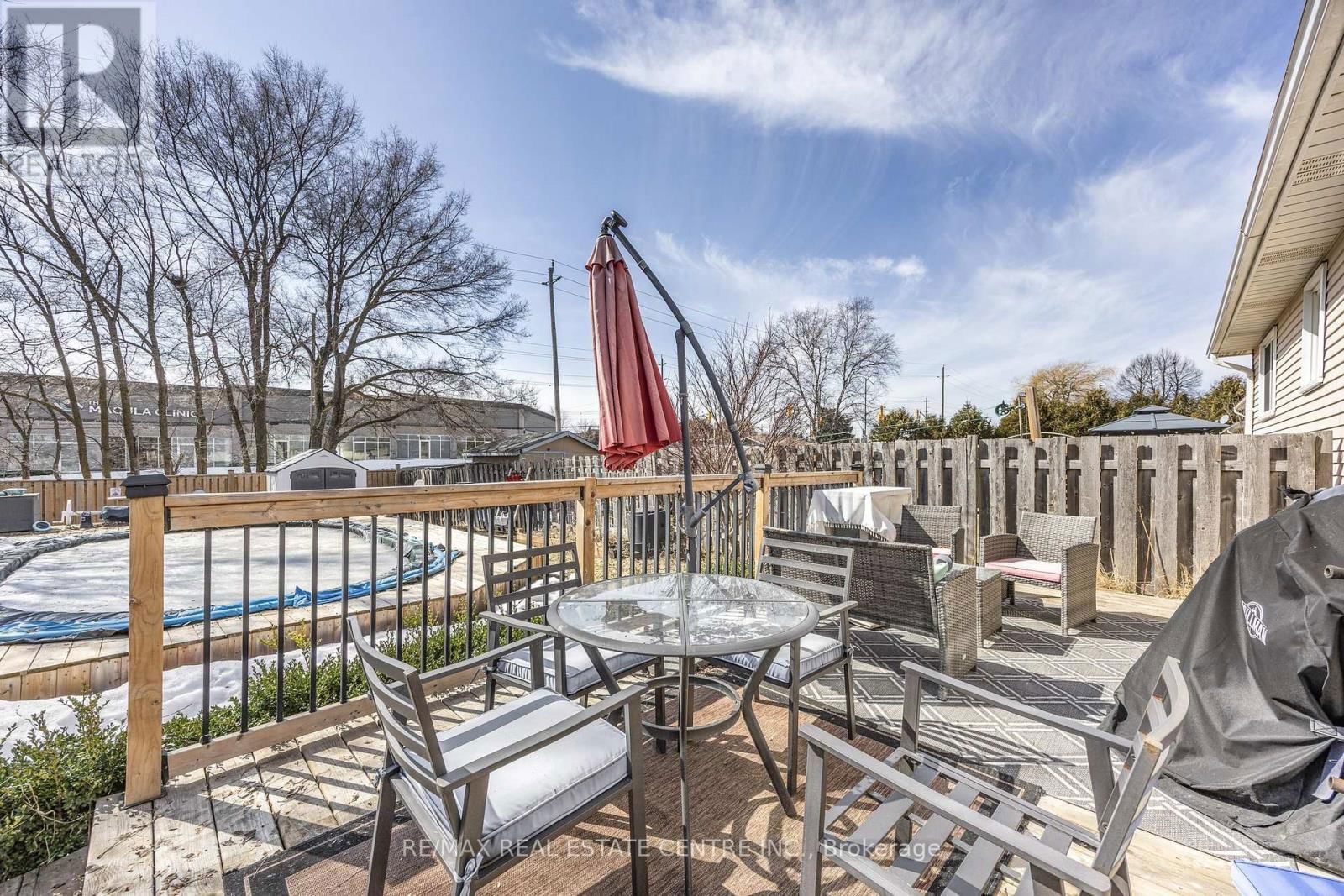 75 MANOR CRESCENT Image 26