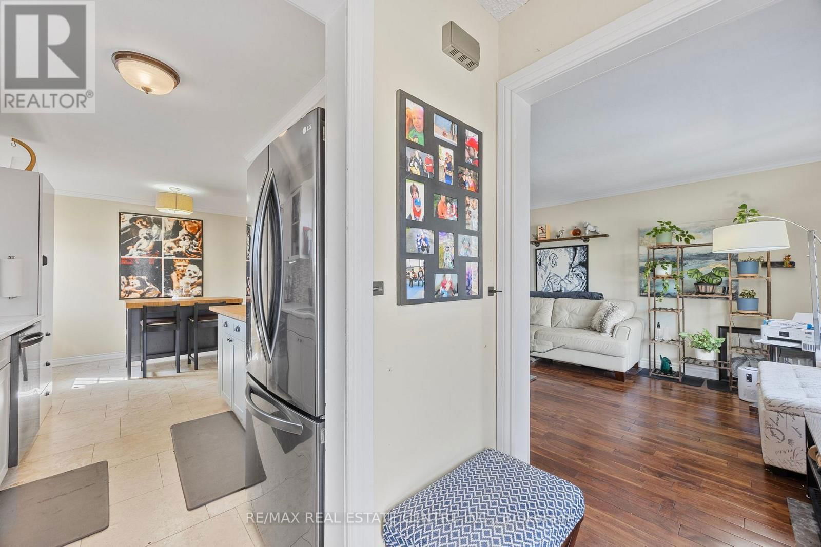 75 MANOR CRESCENT Image 3