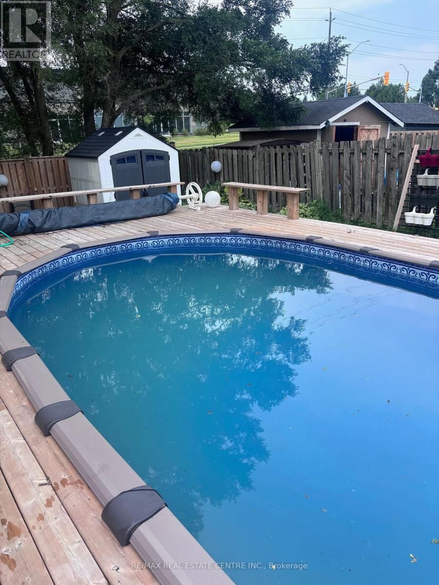 75 MANOR CRESCENT Image 30
